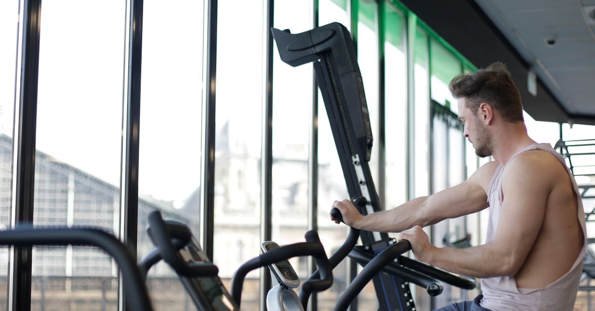 Trening cardio: kompletny przewodnik — korzyści, plan i przykładowe ćwiczenia