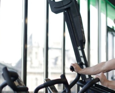 Trening cardio: kompletny przewodnik — korzyści, plan i przykładowe ćwiczenia