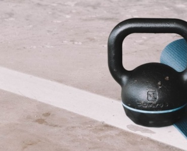 Trening z kettlebell w domu — kompletny przewodnik i plan ćwiczeń